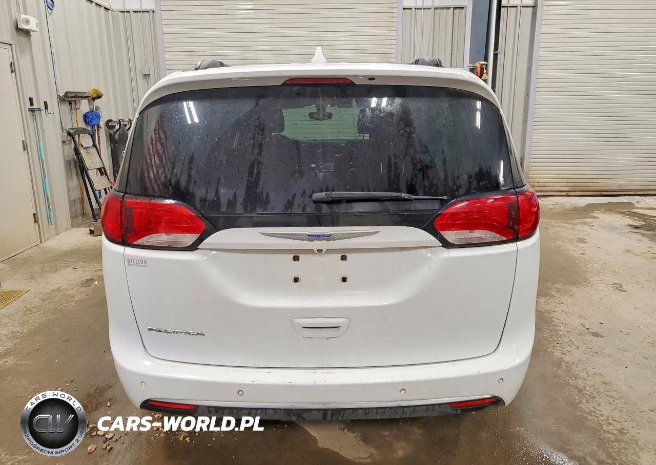 2018 Chrysler Pacifica Touring Plus VIN:2C4RC1FG1JR183120 - 6