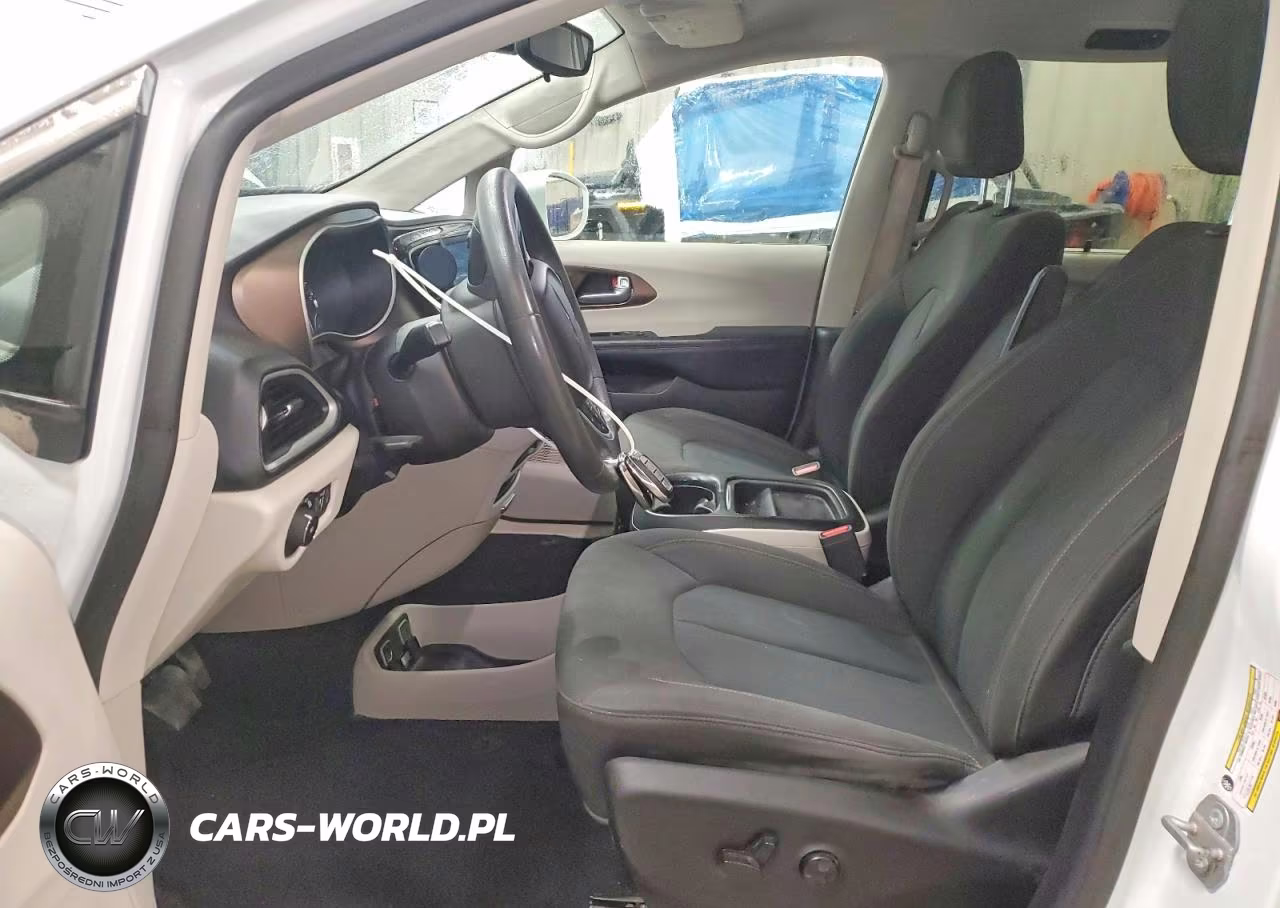 2018 Chrysler Pacifica Touring Plus VIN:2C4RC1FG1JR183120 - 7
