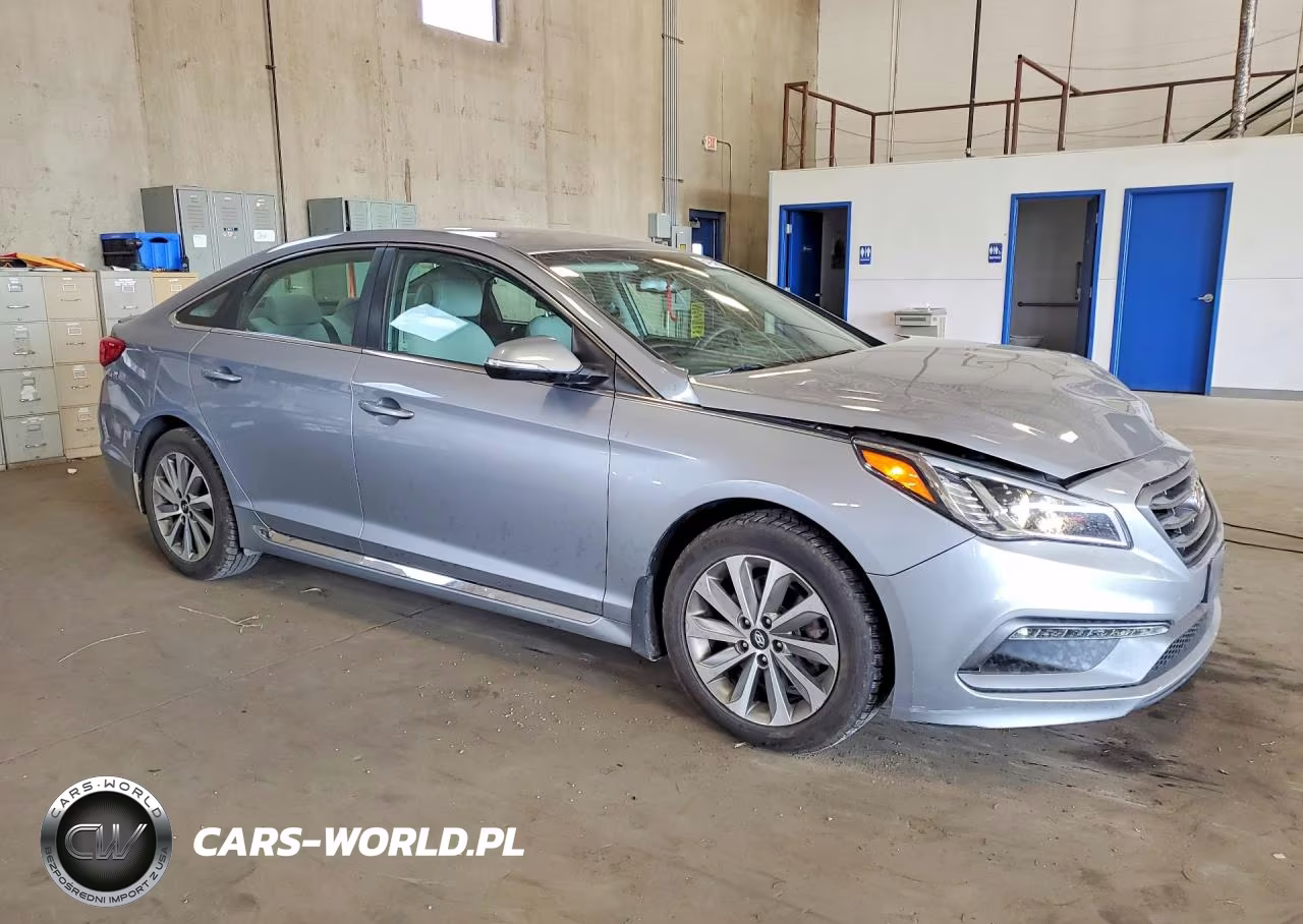 2016 Hyundai Sonata Sport VIN:5NPE34AF8GH309624 - 4