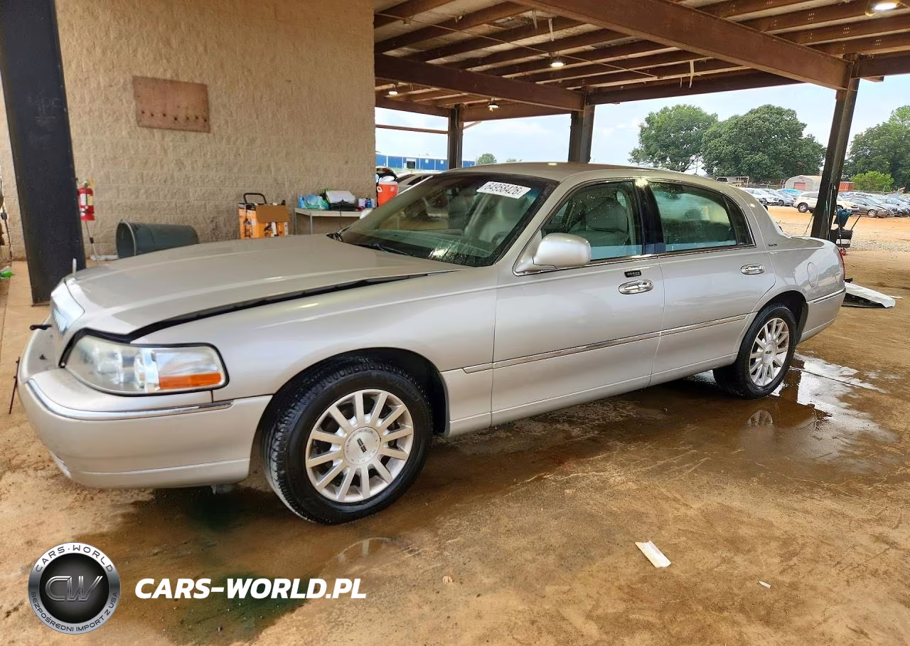 2006 Lincoln Town Car Signature