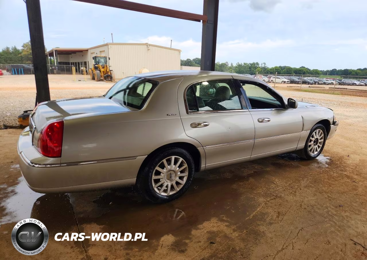 2006 Lincoln Town Car Signature VIN:1LNHM81V16Y621866 - 3