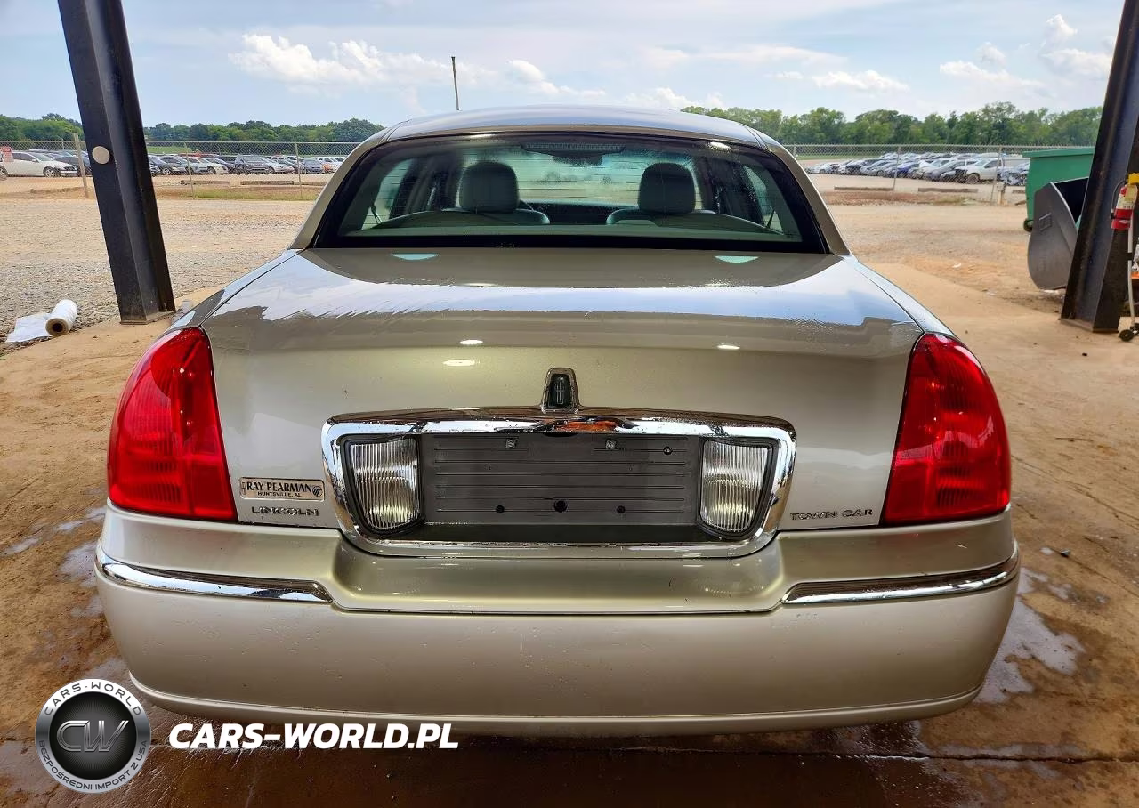 2006 Lincoln Town Car Signature VIN:1LNHM81V16Y621866 - 6