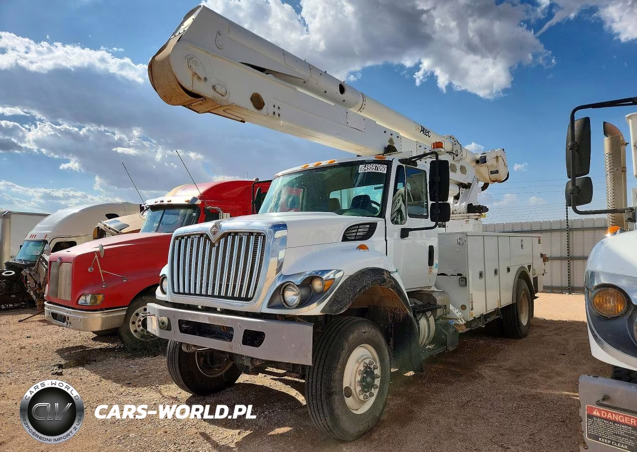 2016 International 7300 Bucket Truck – zdjęcie 1 z 13