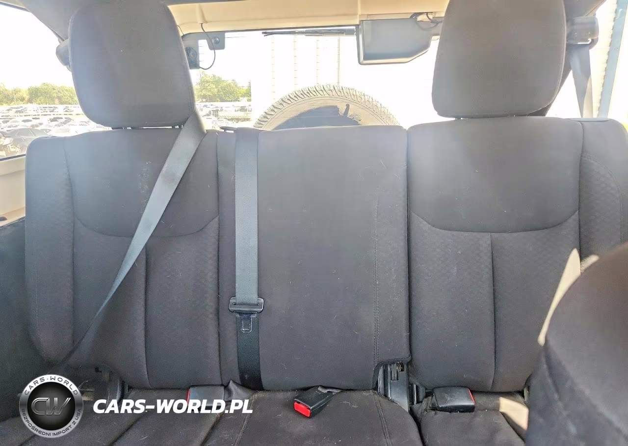 2014 Jeep Wrangler Unlimited Sport VIN:1C4BJWDG4EL139361 - 10