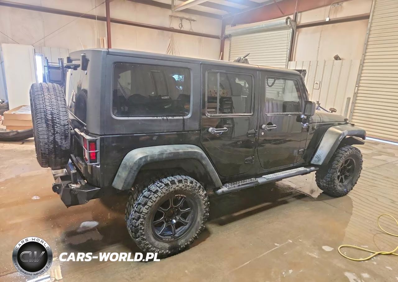 2014 Jeep Wrangler Unlimited Sport VIN:1C4BJWDG4EL139361 - 3