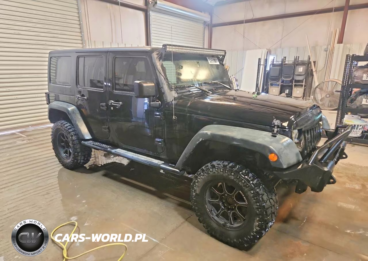 2014 Jeep Wrangler Unlimited Sport VIN:1C4BJWDG4EL139361 - 4