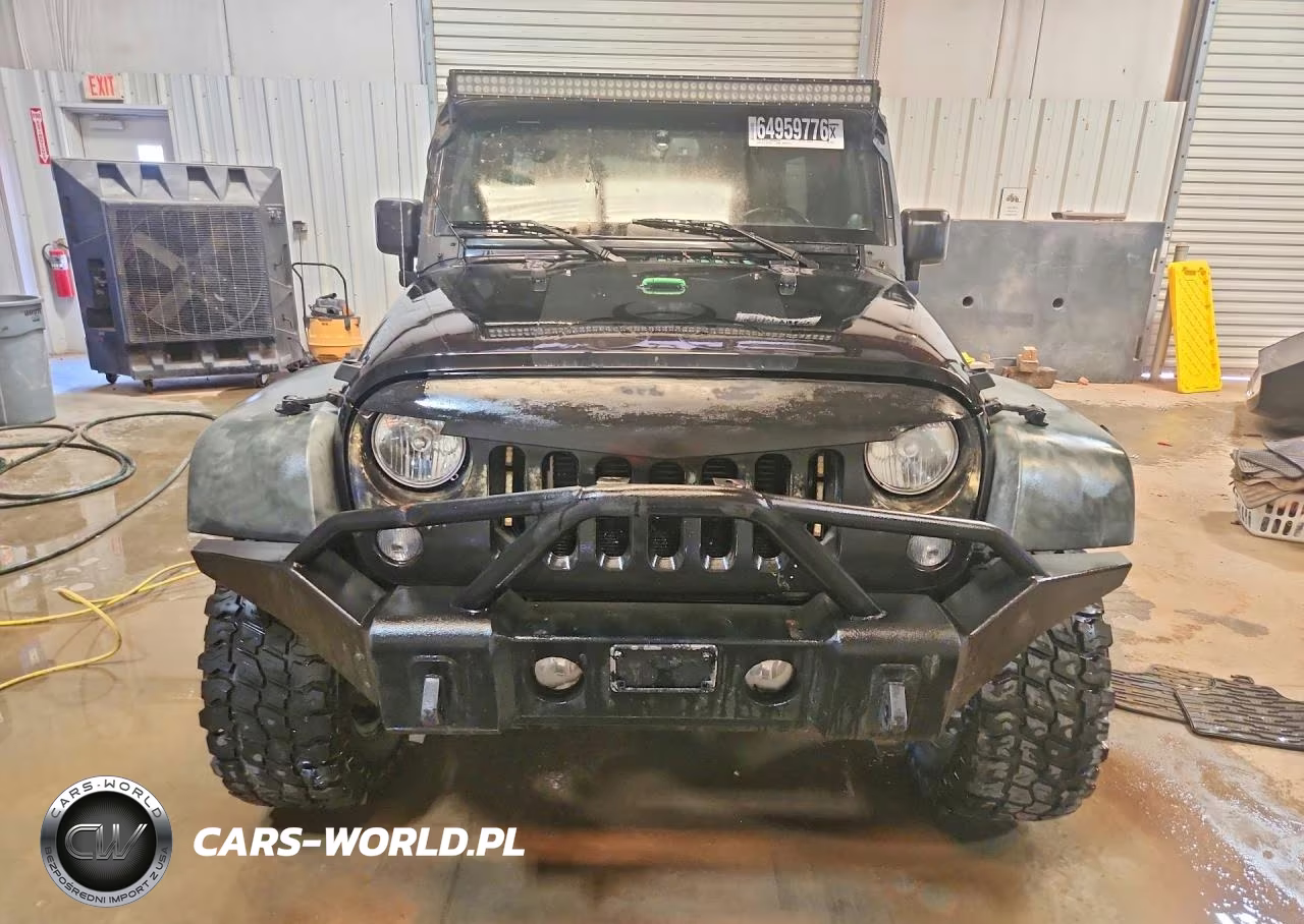 2014 Jeep Wrangler Unlimited Sport VIN:1C4BJWDG4EL139361 - 5