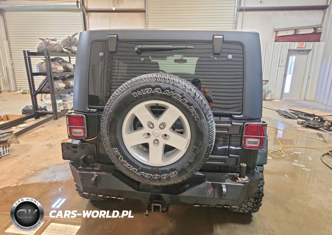 2014 Jeep Wrangler Unlimited Sport VIN:1C4BJWDG4EL139361 - 6