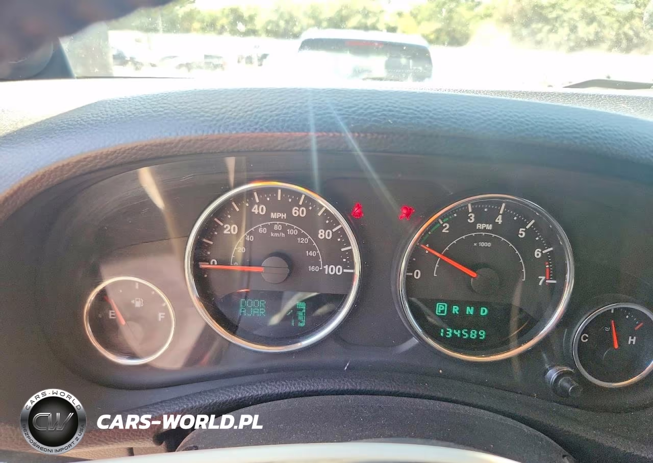 2014 Jeep Wrangler Unlimited Sport VIN:1C4BJWDG4EL139361 - 9