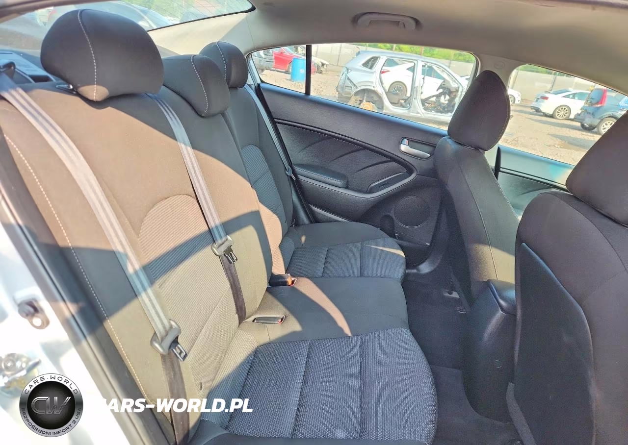 2018 Kia Forte Lx VIN:3KPFK4A78JE284302 - 10