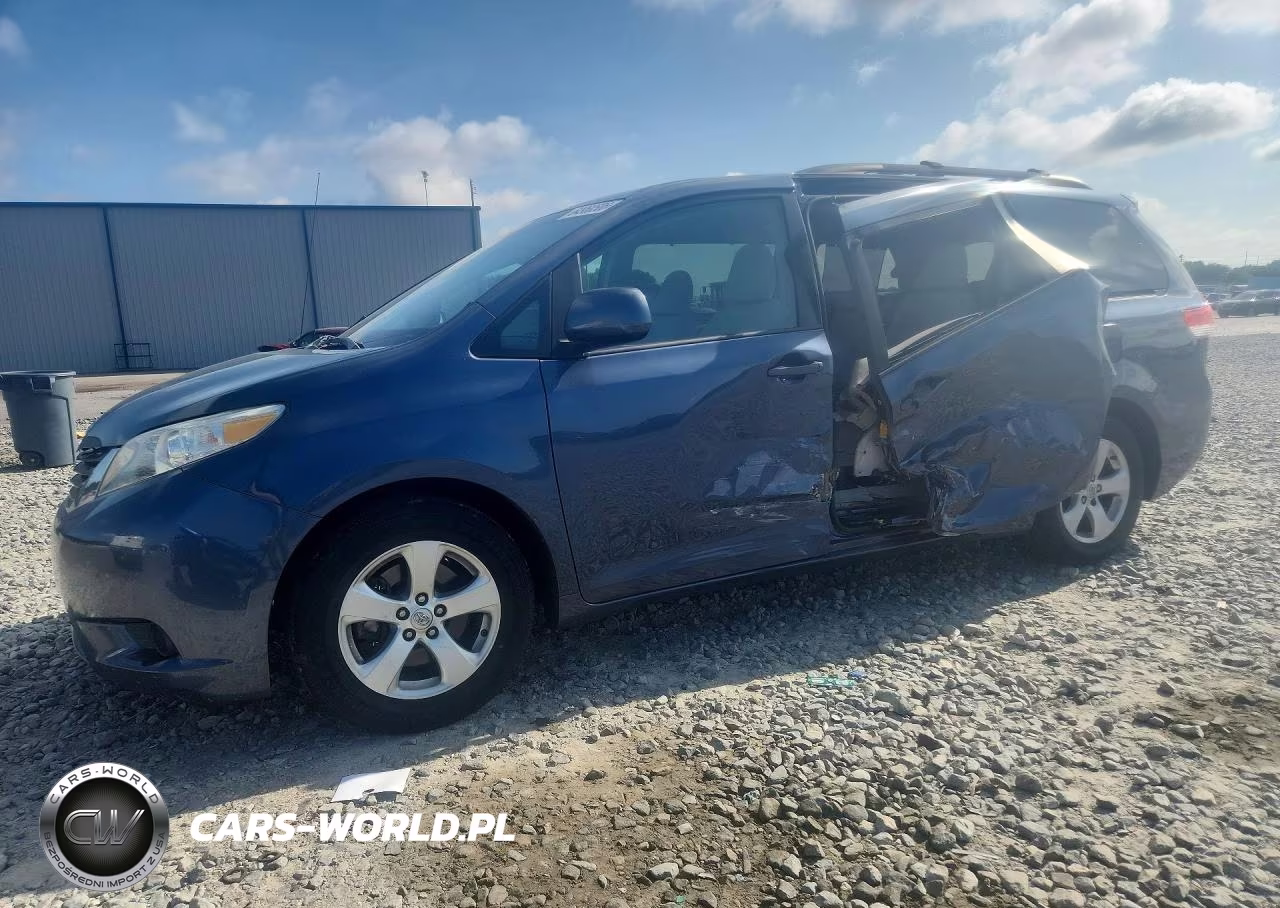 2014 Toyota Sienna Le – zdjęcie 1 z 14