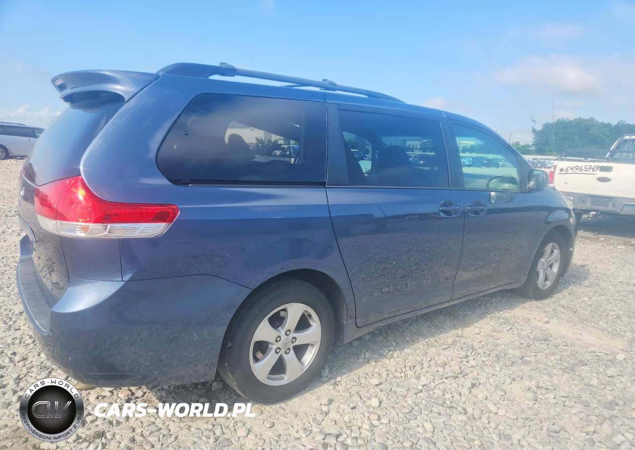 2014 Toyota Sienna Le VIN:5TDKK3DCXES451885 - 3