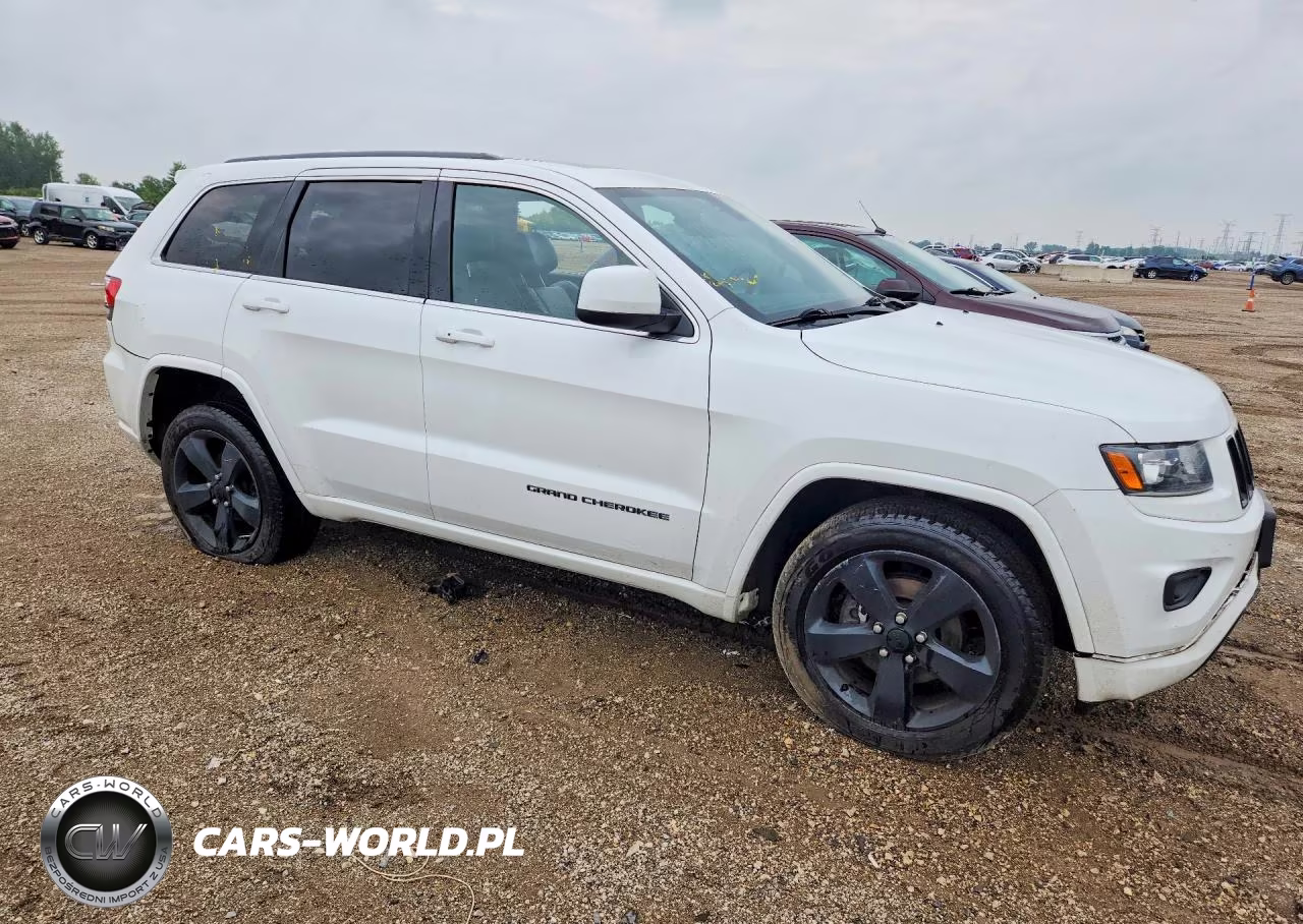 2015 Jeep Grand Cherokee Laredo VIN:1C4RJFAG6FC680173 - 4