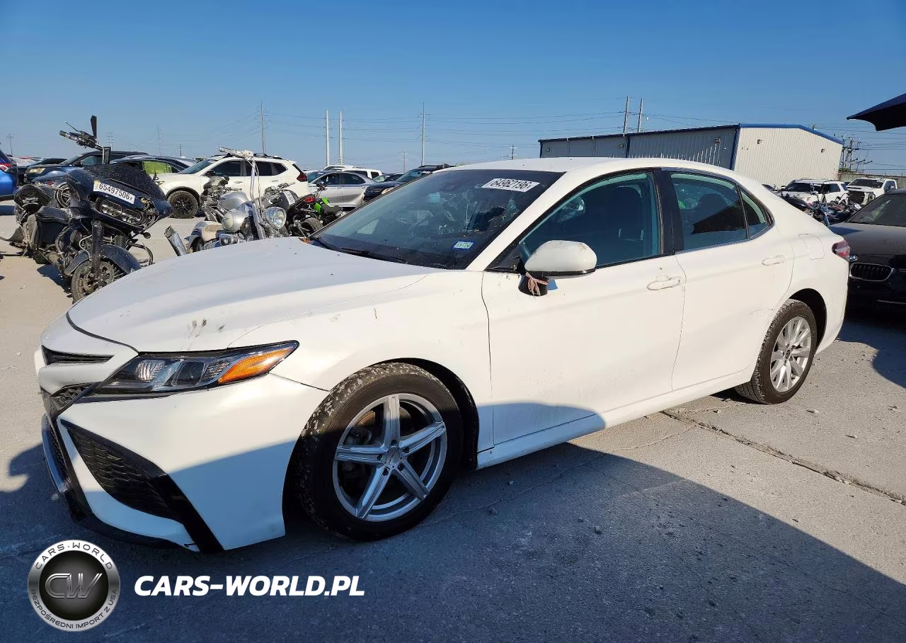 2020 Toyota Camry Le – zdjęcie 1 z 12