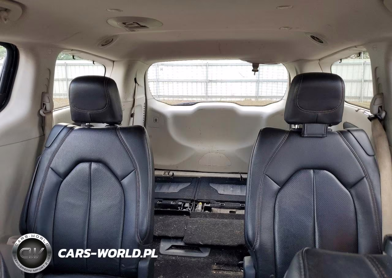 2018 Chrysler Pacifica Touring L VIN:2C4RC1BGXJR280533 - 10