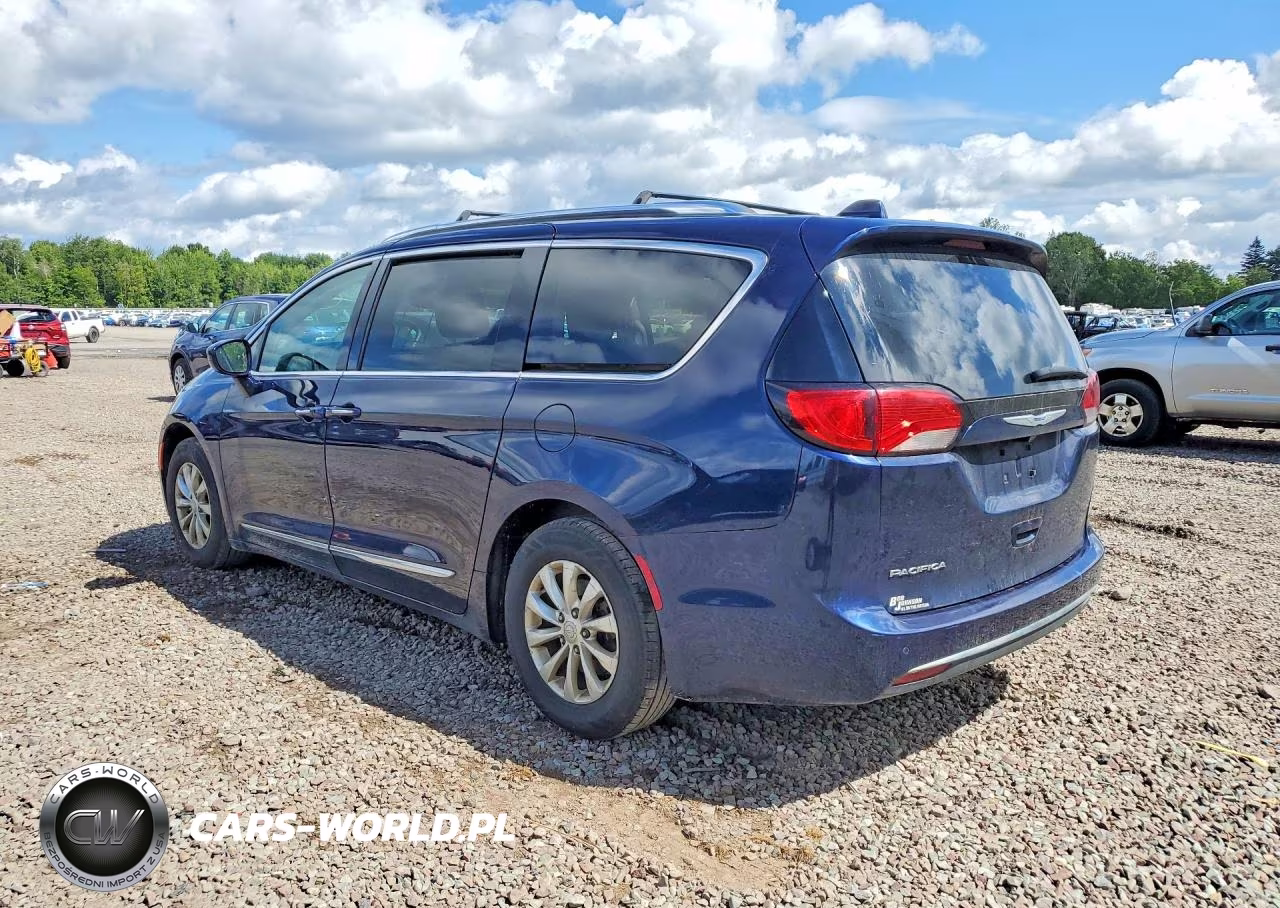 2018 Chrysler Pacifica Touring L VIN:2C4RC1BGXJR280533 - 2