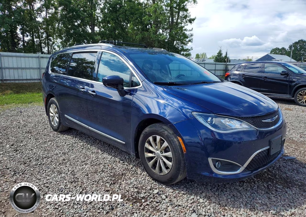 2018 Chrysler Pacifica Touring L VIN:2C4RC1BGXJR280533 - 4