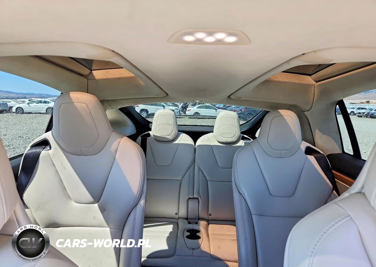 2018 Tesla Model X VIN:5YJXCBE27JF110302 - 10