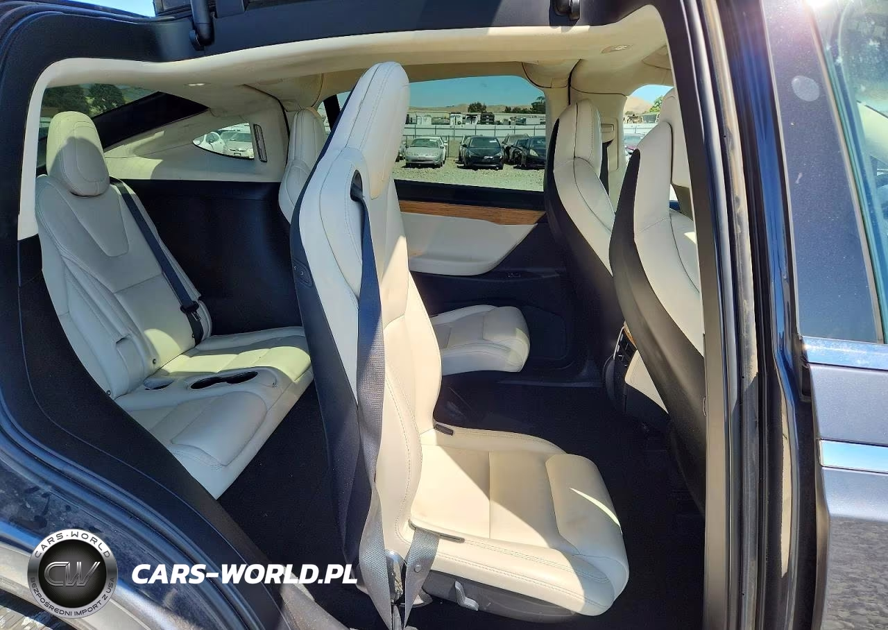 2018 Tesla Model X VIN:5YJXCBE27JF110302 - 11