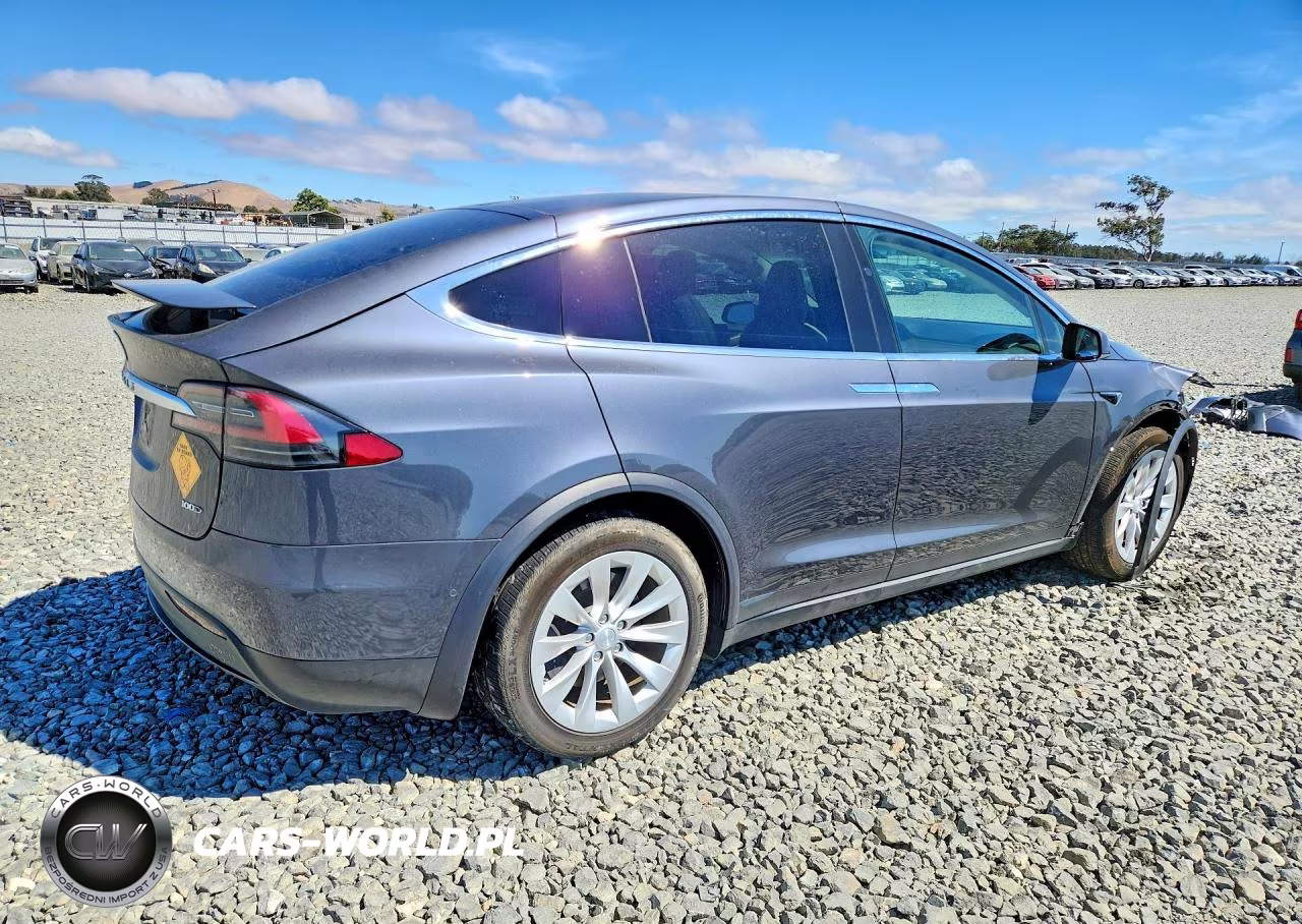 2018 Tesla Model X VIN:5YJXCBE27JF110302 - 3
