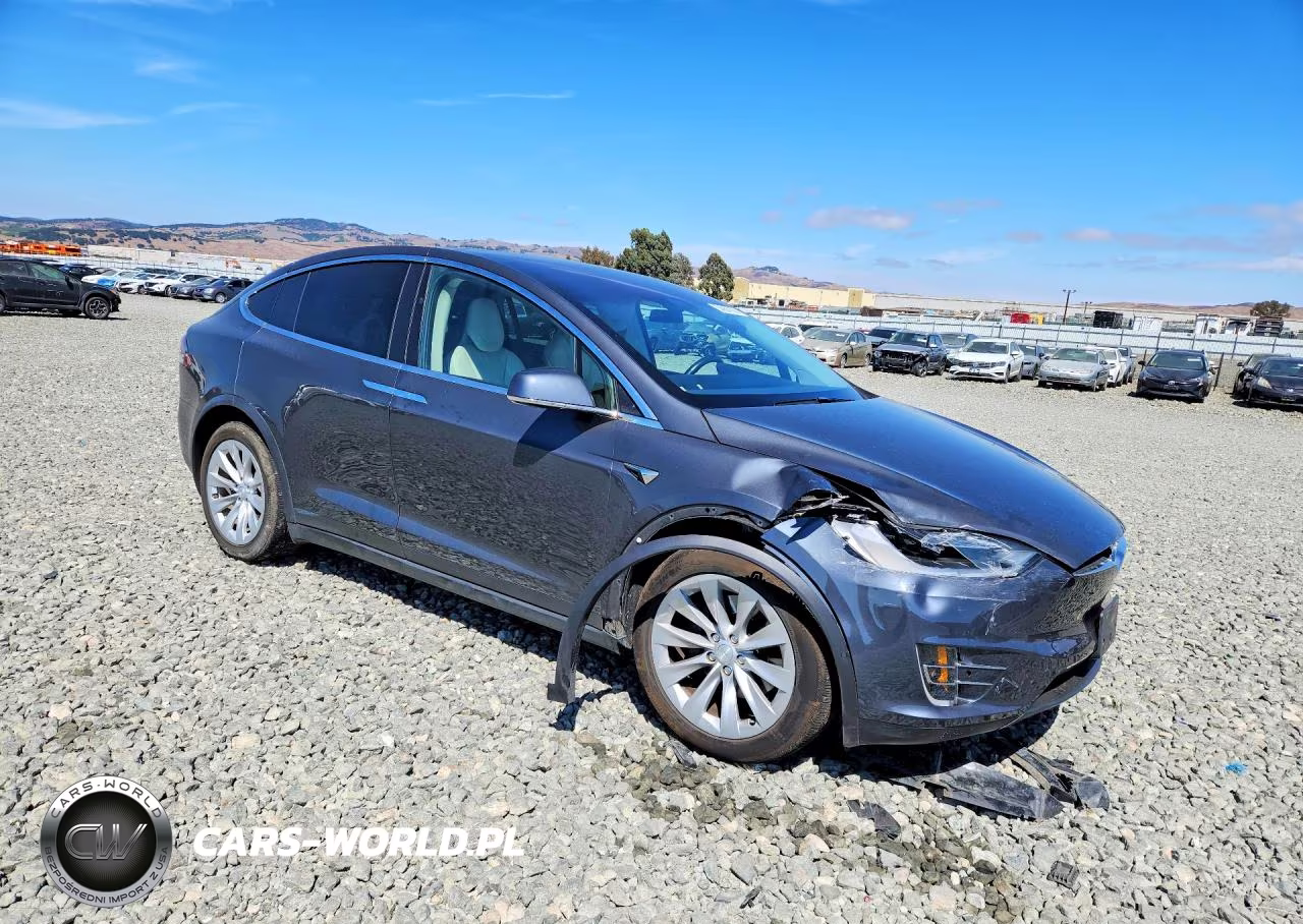 2018 Tesla Model X VIN:5YJXCBE27JF110302 - 4