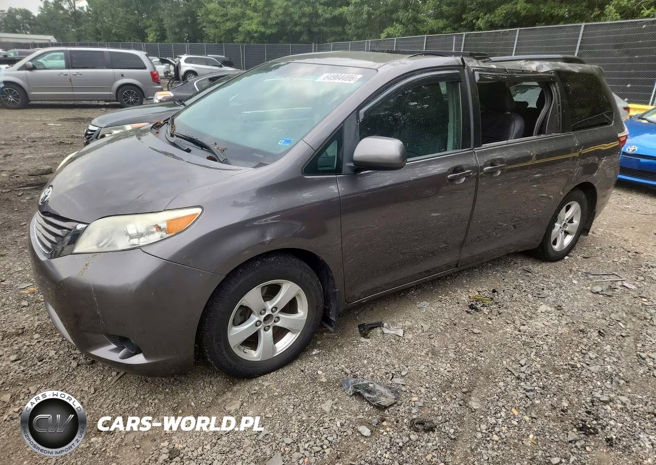 2017 Toyota Sienna Le – zdjęcie 1 z 13