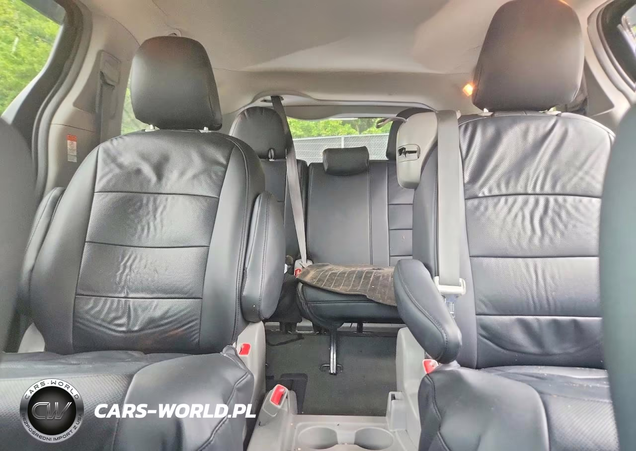 2017 Toyota Sienna Le VIN:5TDKZ3DC9HS832143 - 10