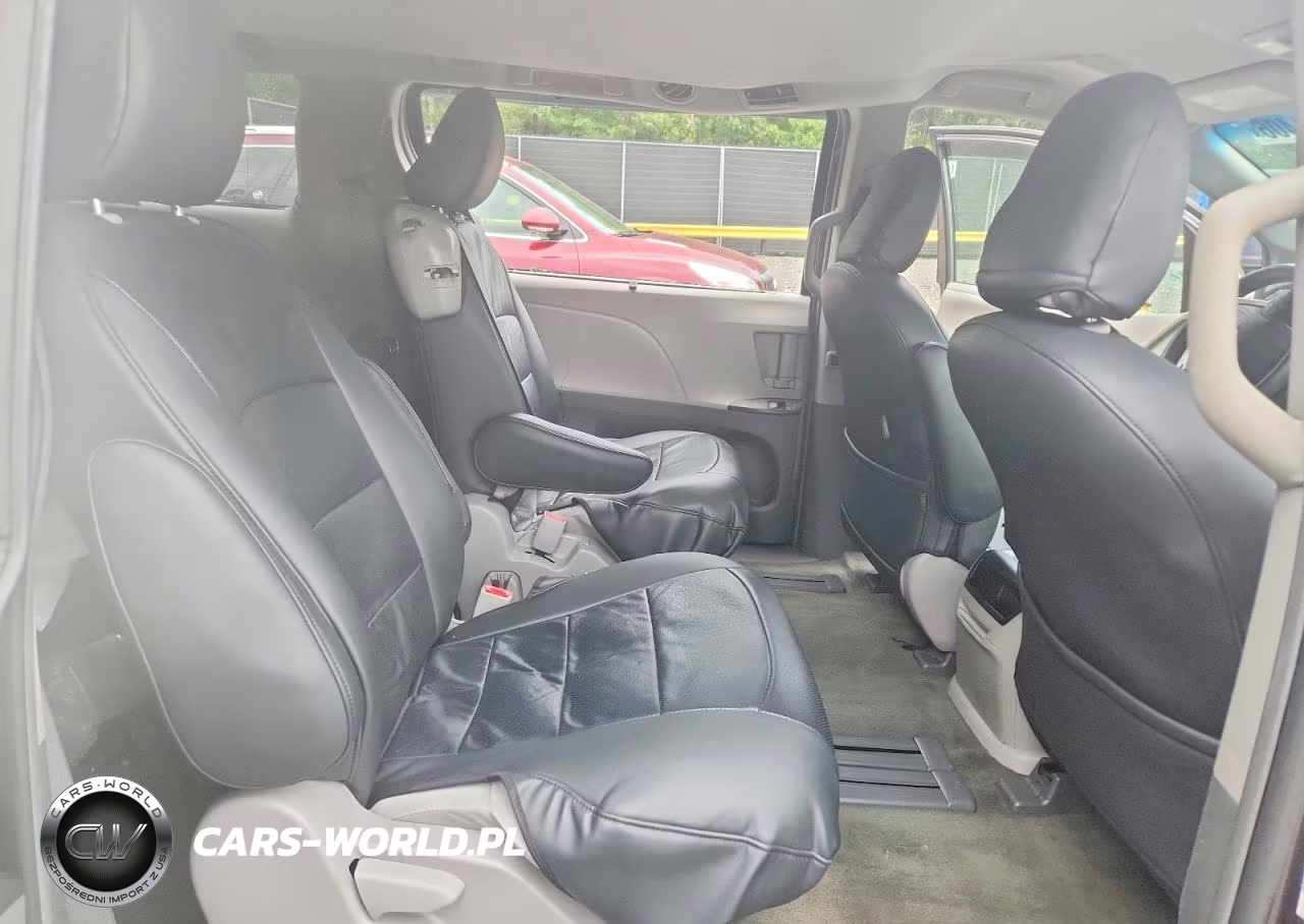 2017 Toyota Sienna Le VIN:5TDKZ3DC9HS832143 - 11