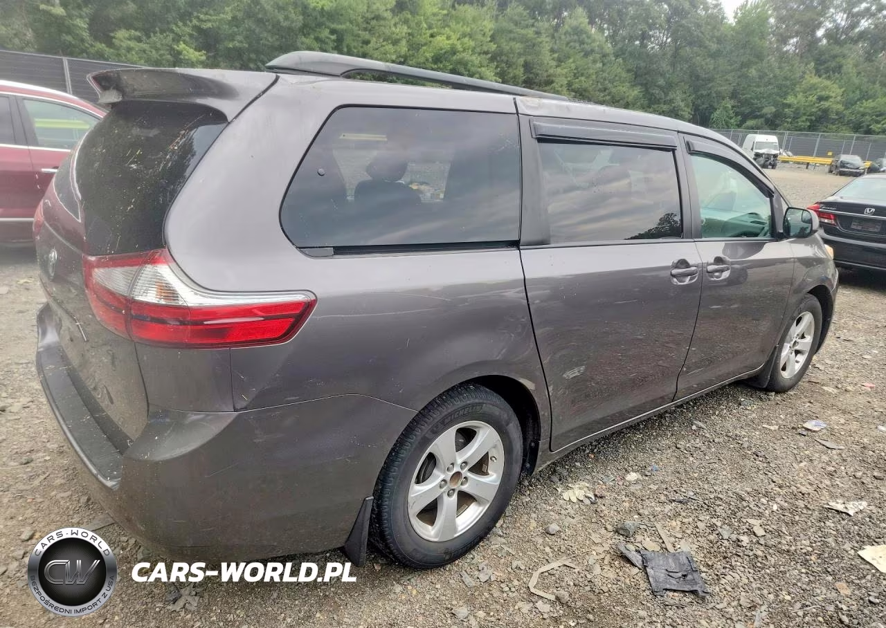 2017 Toyota Sienna Le VIN:5TDKZ3DC9HS832143 - 3