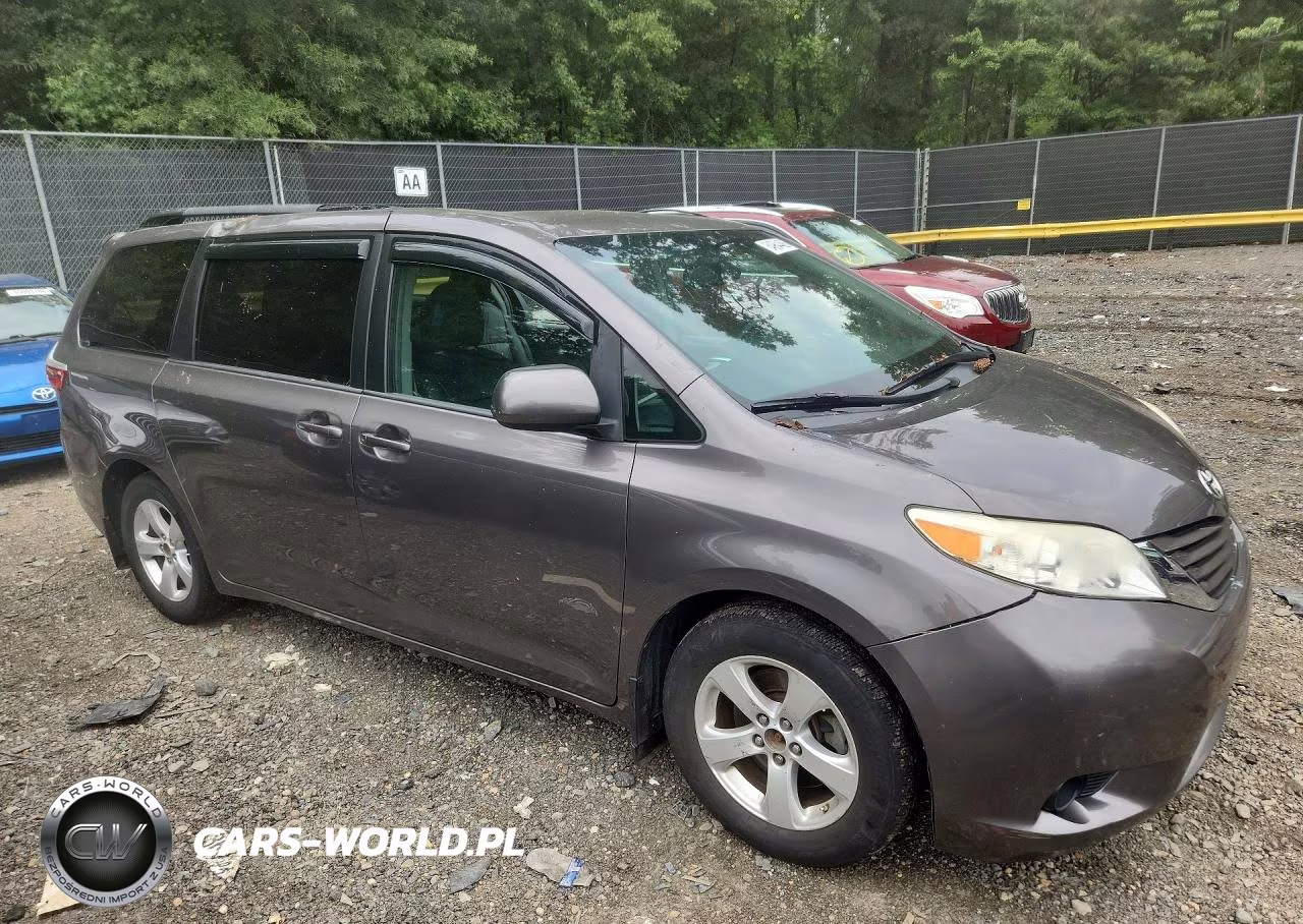 2017 Toyota Sienna Le VIN:5TDKZ3DC9HS832143 - 4
