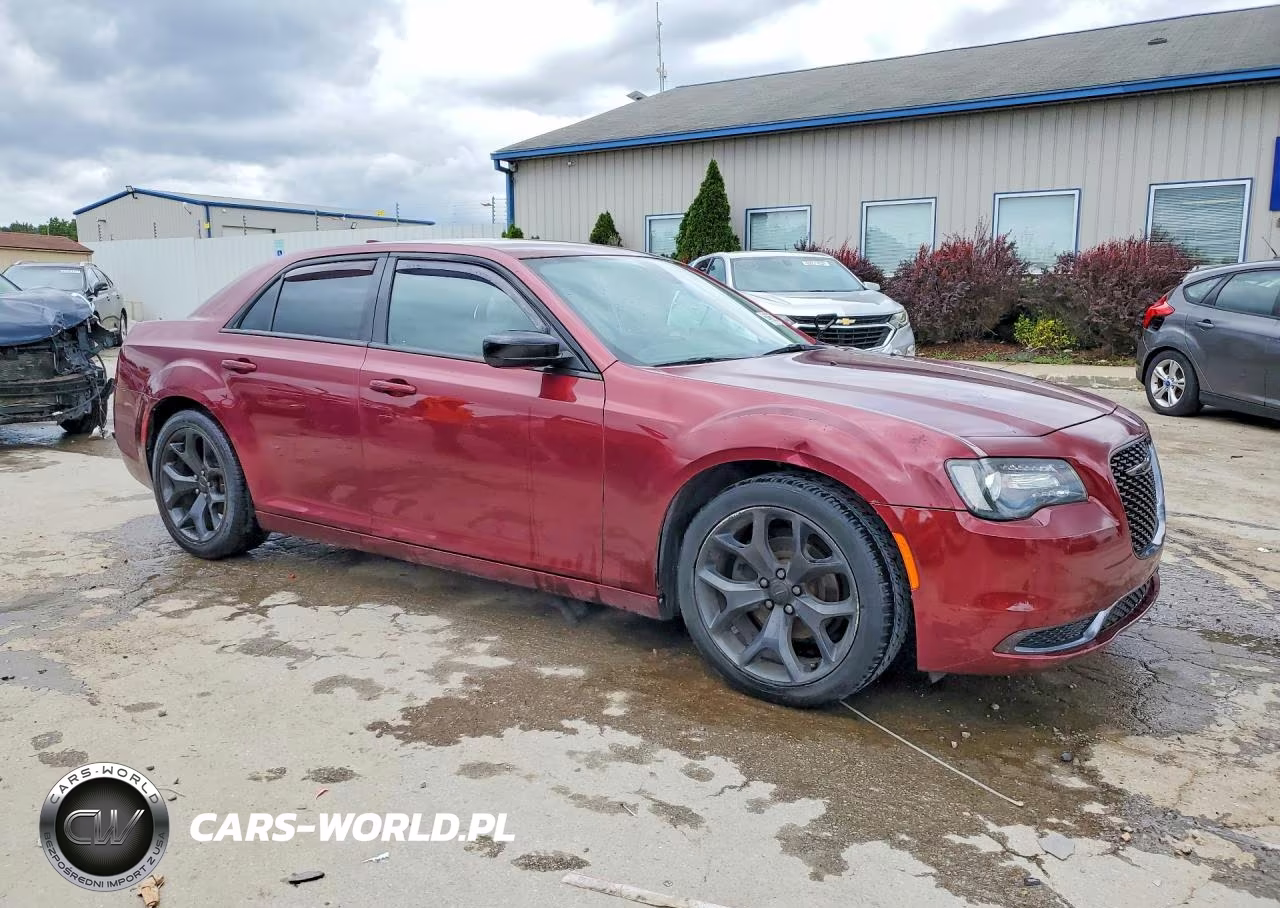 2020 Chrysler 300 Touring VIN:2C3CCAAG5LH239117 - 4