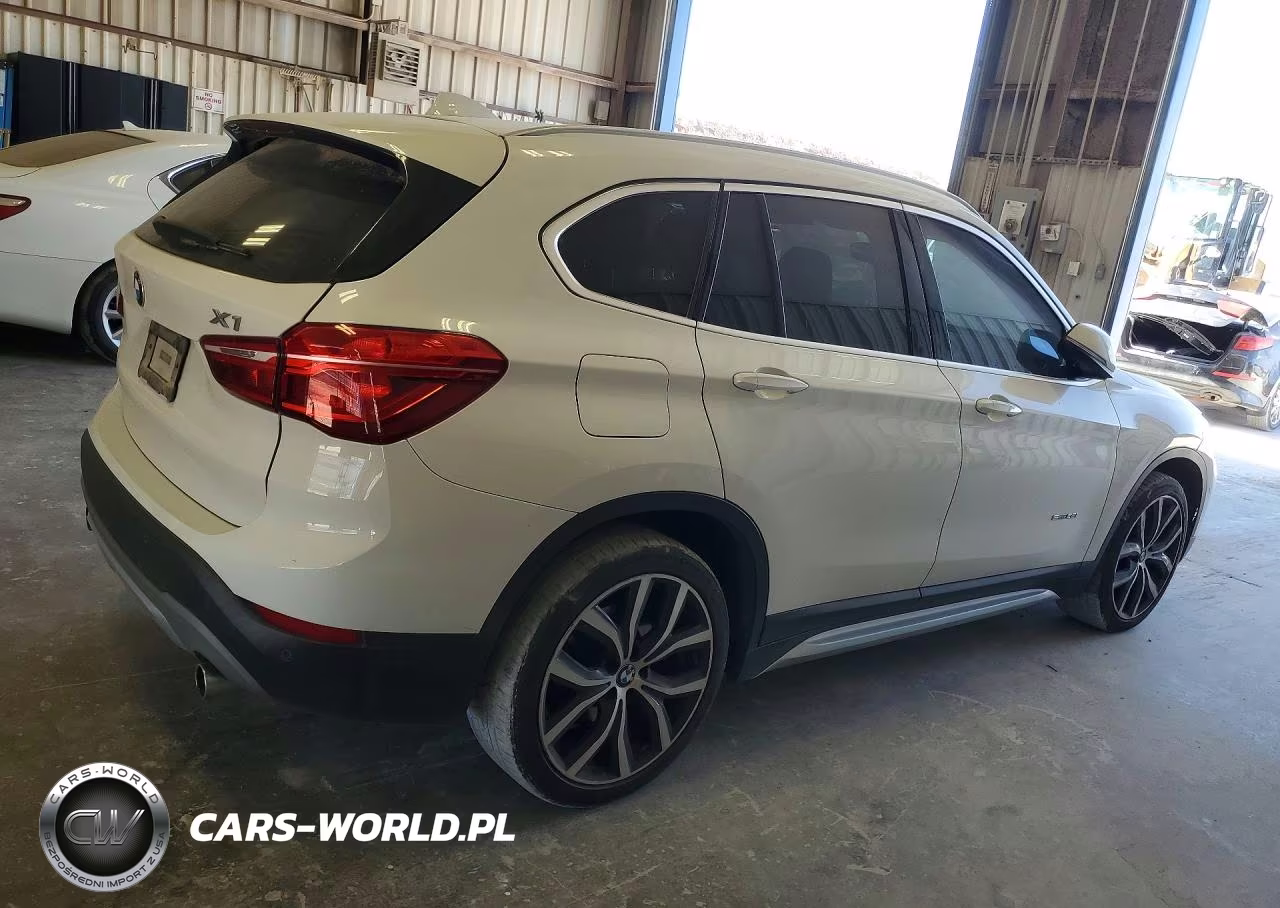 2018 BMW X1 Sdrive28I VIN:WBXHU7C39J5L05039 - 3