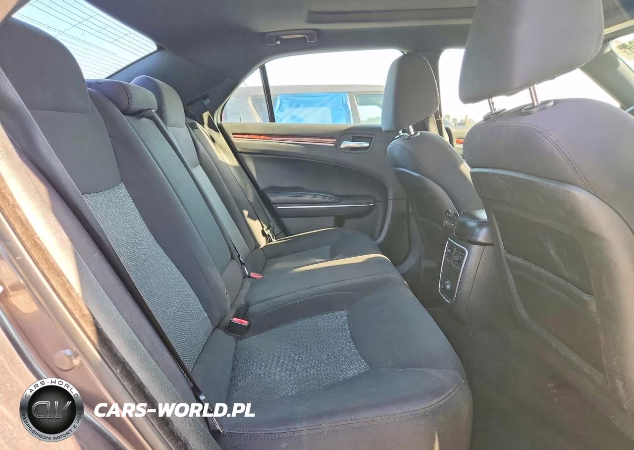 2014 Chrysler 300 VIN:2C3CCAAG0EH376100 - 10