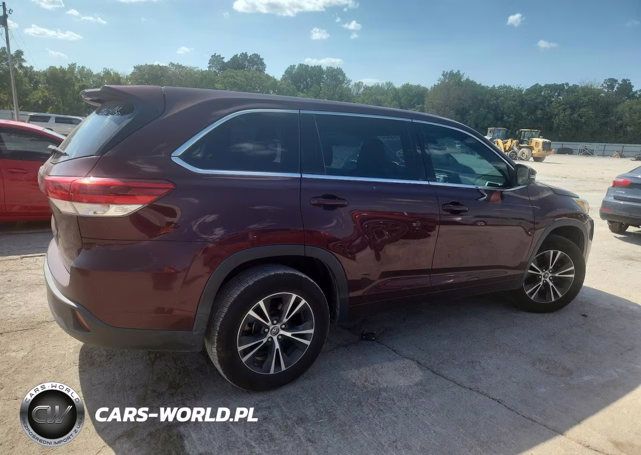 2018 Toyota Highlander Le VIN:5TDZZRFH1JS251204 - 3