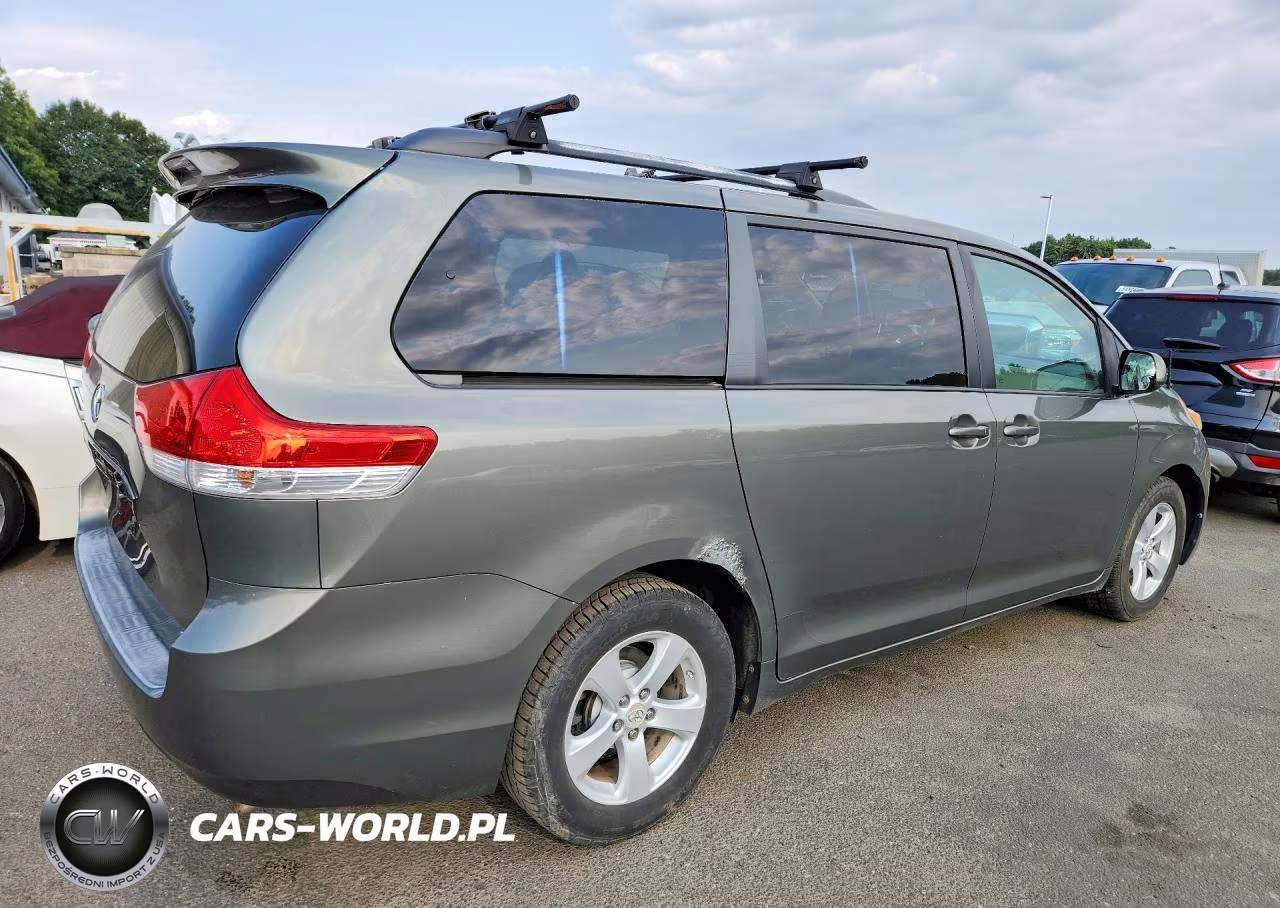2011 Toyota Sienna Le VIN:5TDKK3DC0BS103959 - 3