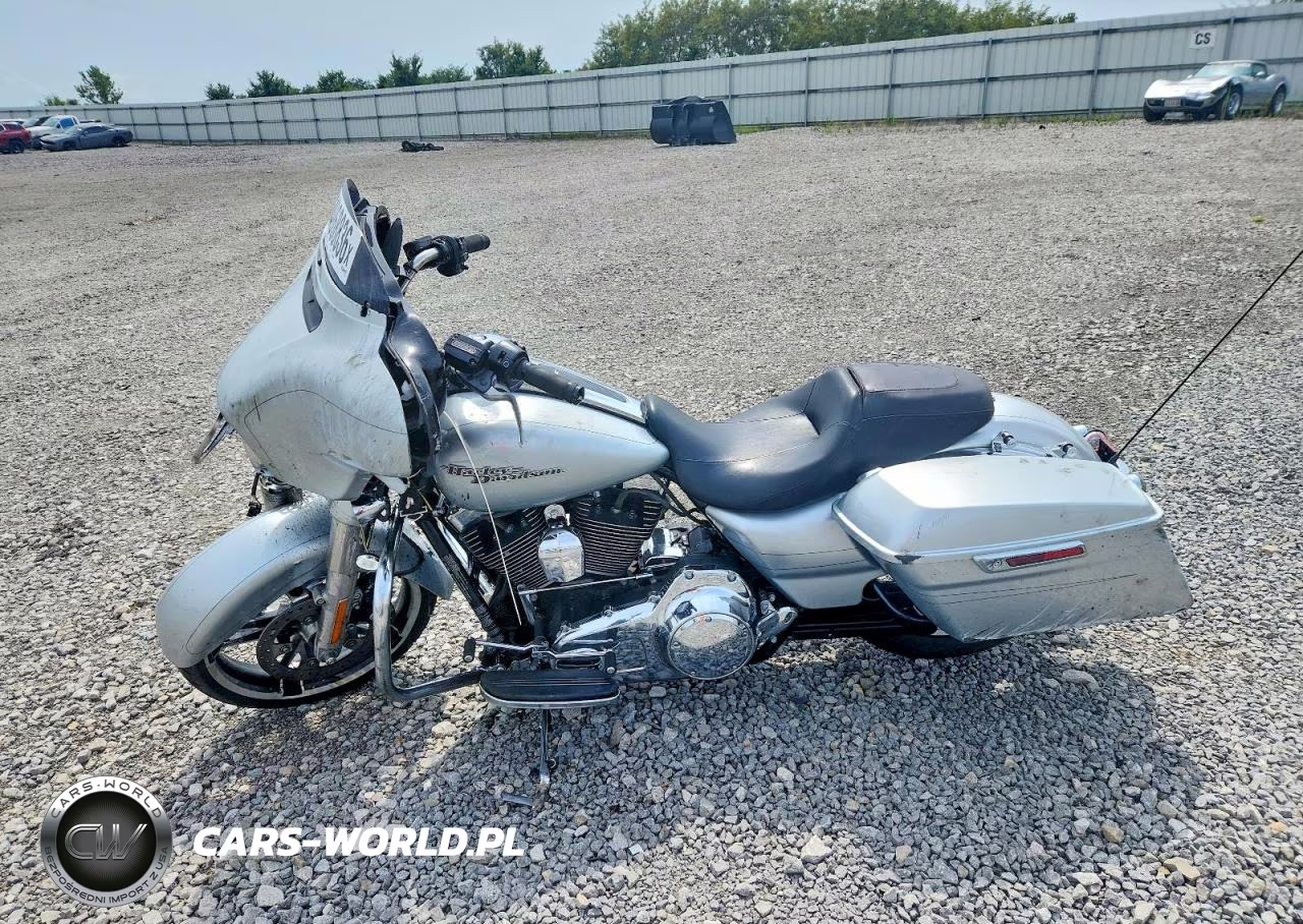 2015 Harley-Davidson Flhxs Street Glide Special VIN:1HD1KRM10FB682041 - 3
