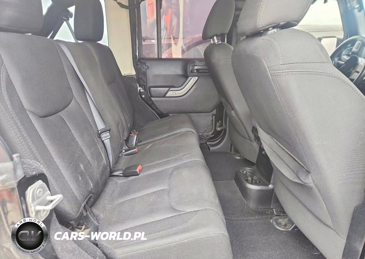 2014 Jeep Wrangler Unlimited Sport VIN:1C4BJWDG8EL251371 - 10