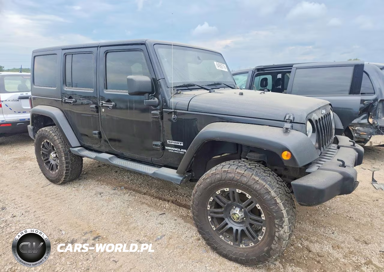 2014 Jeep Wrangler Unlimited Sport VIN:1C4BJWDG8EL251371 - 4
