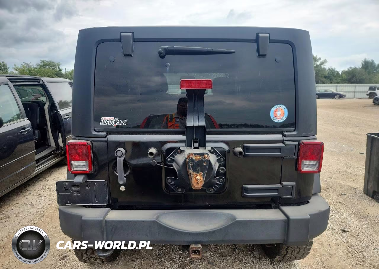 2014 Jeep Wrangler Unlimited Sport VIN:1C4BJWDG8EL251371 - 6