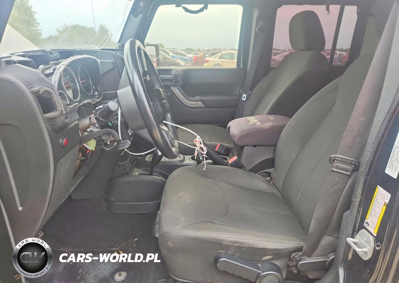 2014 Jeep Wrangler Unlimited Sport VIN:1C4BJWDG8EL251371 - 7