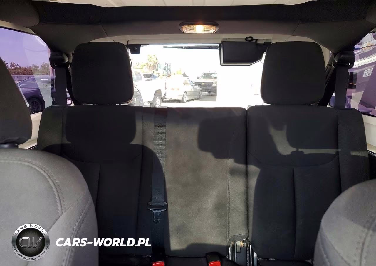 2015 Jeep Wrangler Unlimited Sport VIN:1C4BJWDG7FL596778 - 10