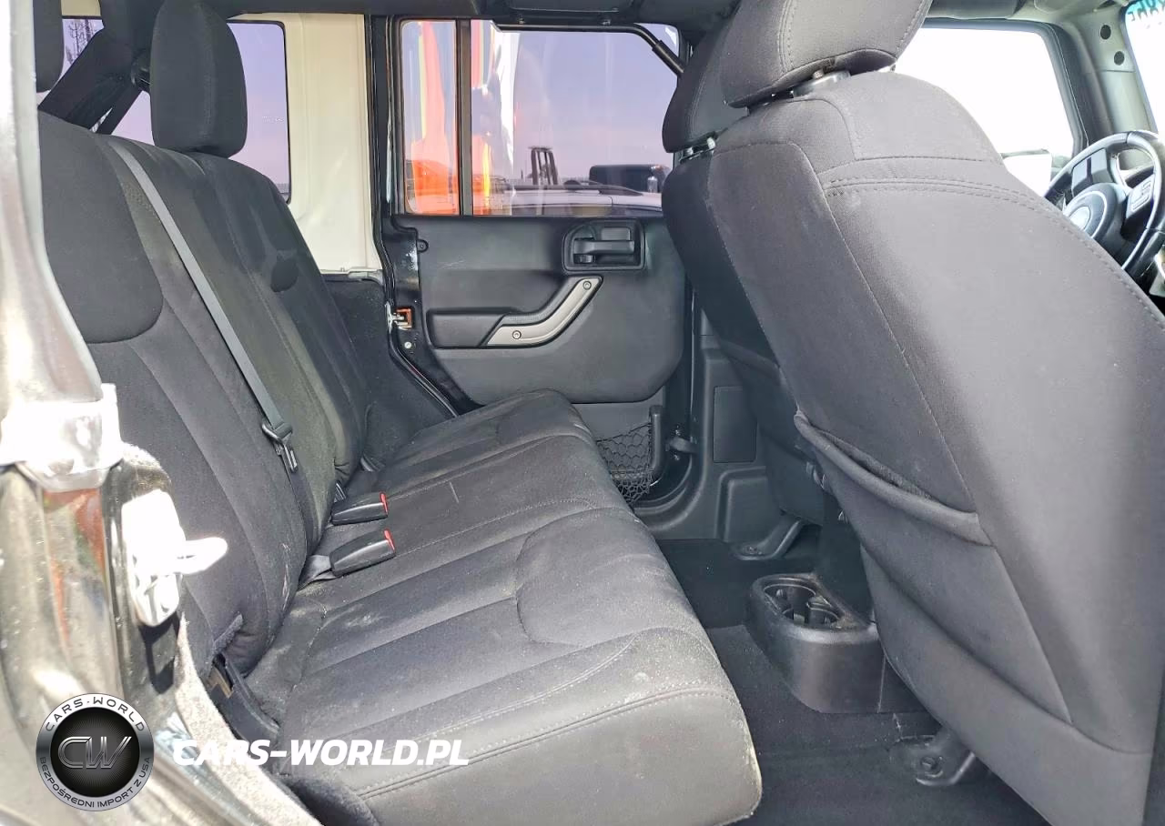 2015 Jeep Wrangler Unlimited Sport VIN:1C4BJWDG7FL596778 - 11