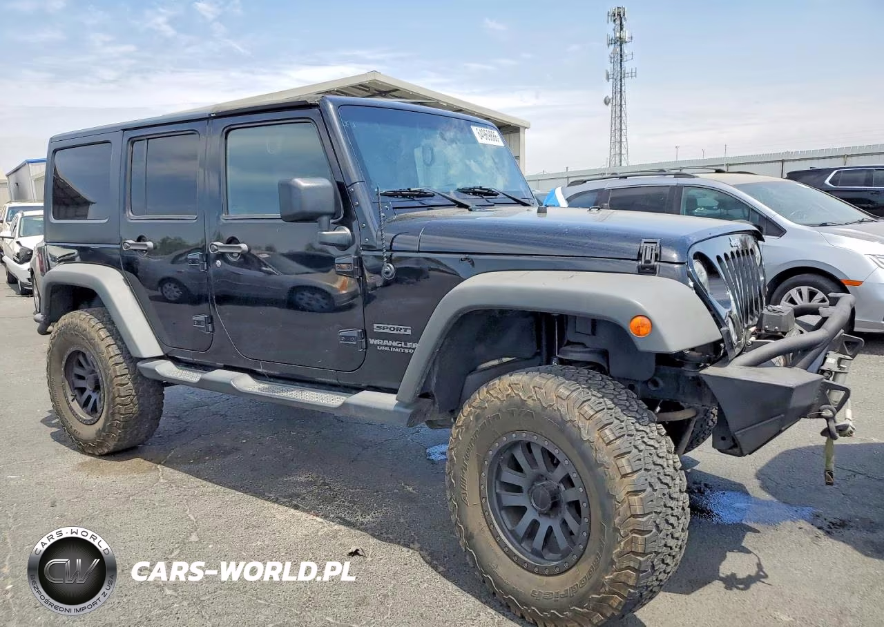 2015 Jeep Wrangler Unlimited Sport VIN:1C4BJWDG7FL596778 - 4