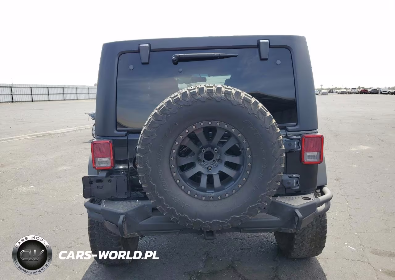 2015 Jeep Wrangler Unlimited Sport VIN:1C4BJWDG7FL596778 - 6