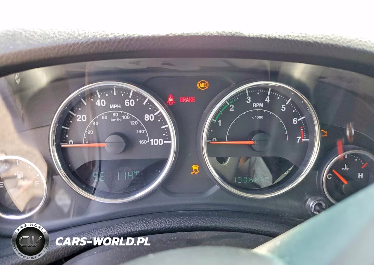 2015 Jeep Wrangler Unlimited Sport VIN:1C4BJWDG7FL596778 - 9
