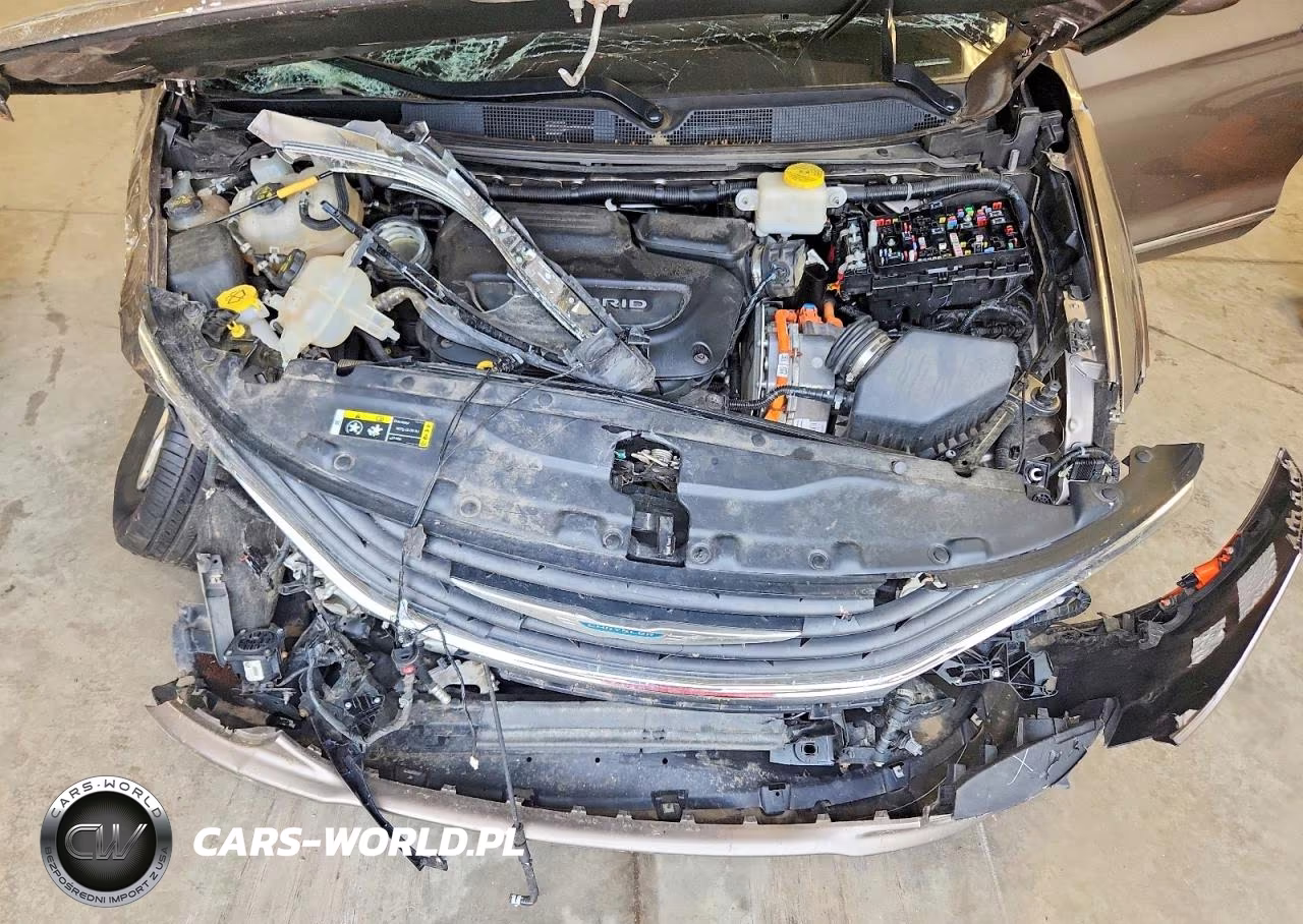 2018 Chrysler Pacifica Hybrid Touring L VIN:2C4RC1L78JR133495 - 12