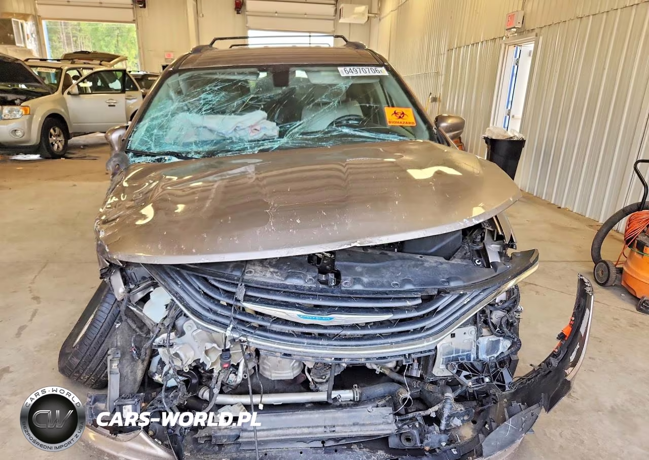 2018 Chrysler Pacifica Hybrid Touring L VIN:2C4RC1L78JR133495 - 5
