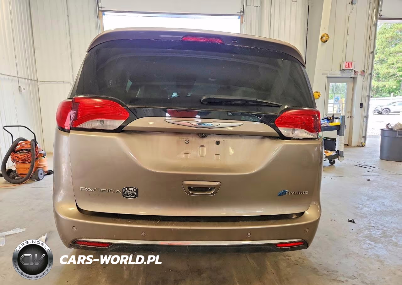 2018 Chrysler Pacifica Hybrid Touring L VIN:2C4RC1L78JR133495 - 6