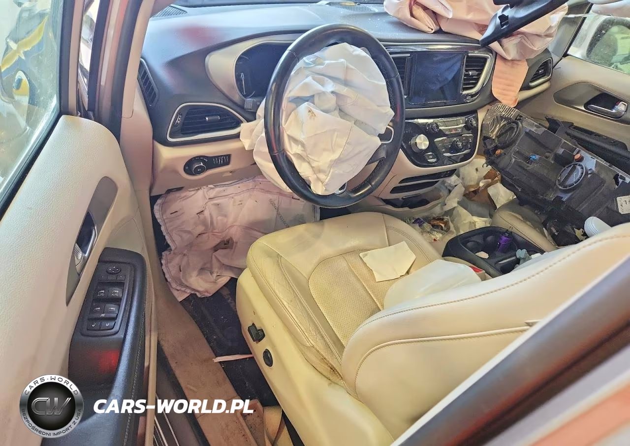 2018 Chrysler Pacifica Hybrid Touring L VIN:2C4RC1L78JR133495 - 8