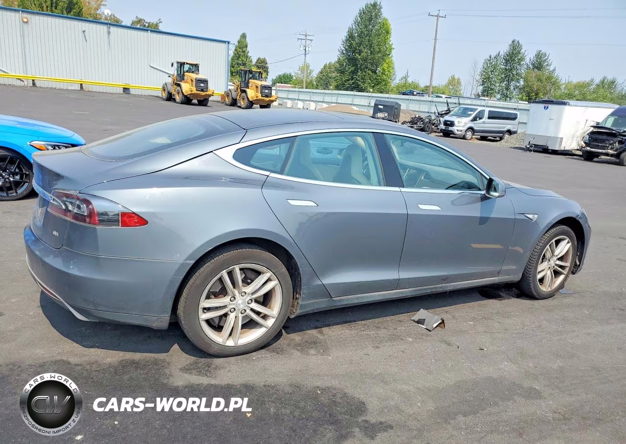2013 Tesla Model S VIN:5YJSA1CN6DFP18324 - 3